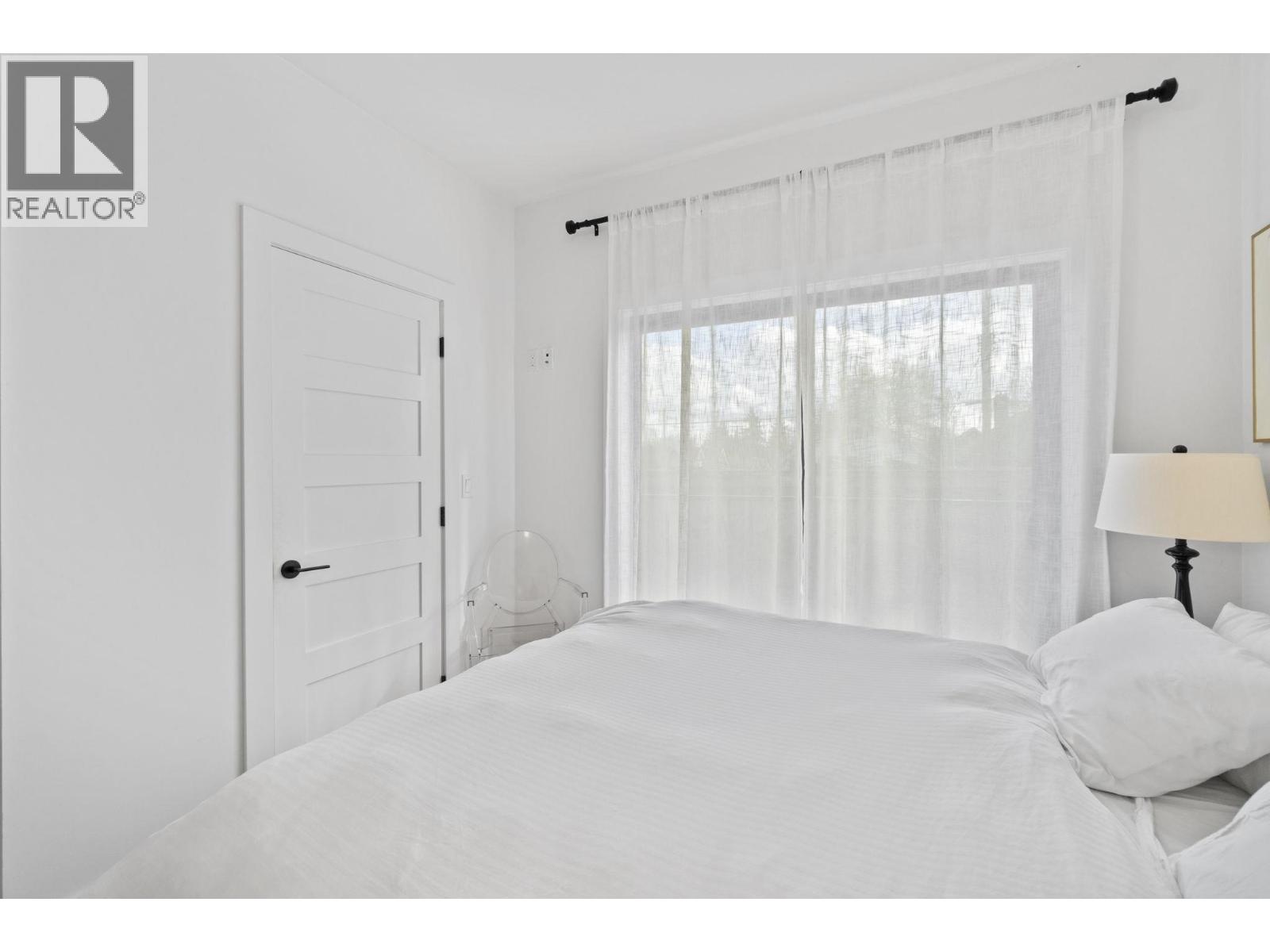 7 Bed, 5 Bath House for Sale in Vancouver – 2072 KITCHENER STREET, Vancouver – MLS# R3129363 - Image 15