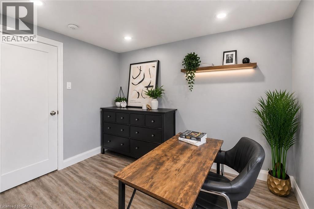 86 CARLYLE Drive - 23