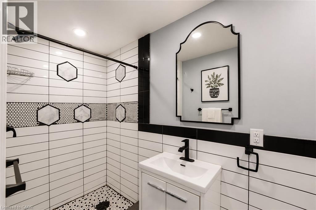 86 CARLYLE Drive - 32
