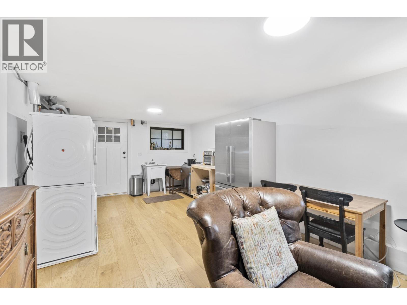 7 Bed, 5 Bath House for Sale in Vancouver – 2072 KITCHENER STREET, Vancouver – MLS# R3129363 - Image 10