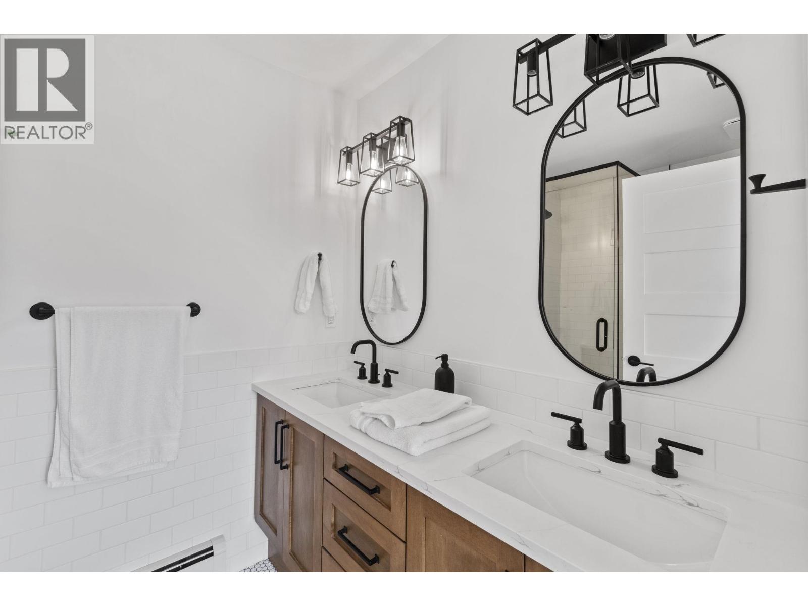 7 Bed, 5 Bath House for Sale in Vancouver – 2072 KITCHENER STREET, Vancouver – MLS# R3129363 - Image 29
