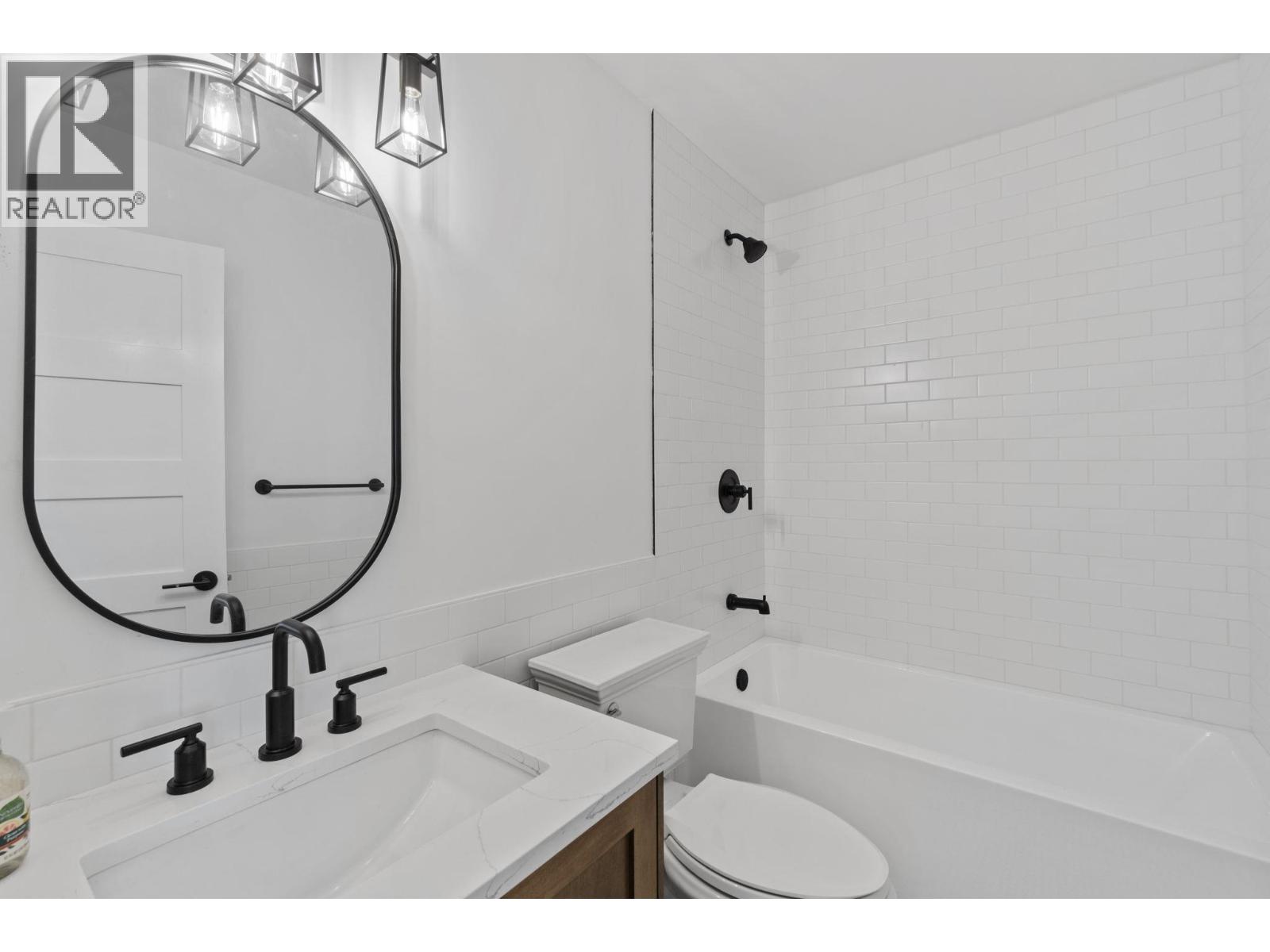 7 Bed, 5 Bath House for Sale in Vancouver – 2072 KITCHENER STREET, Vancouver – MLS# R3129363 - Image 28