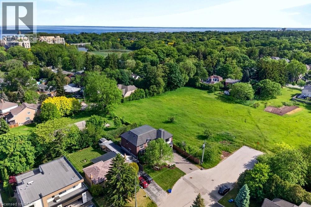 2470 APPLEWOOD Drive - 49