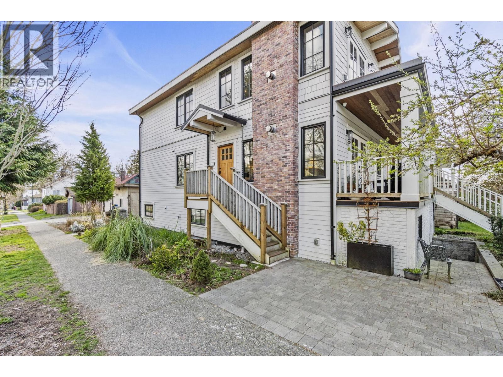 7 Bed, 5 Bath House for Sale in Vancouver – 2072 KITCHENER STREET, Vancouver – MLS# R3129363 - Image 33