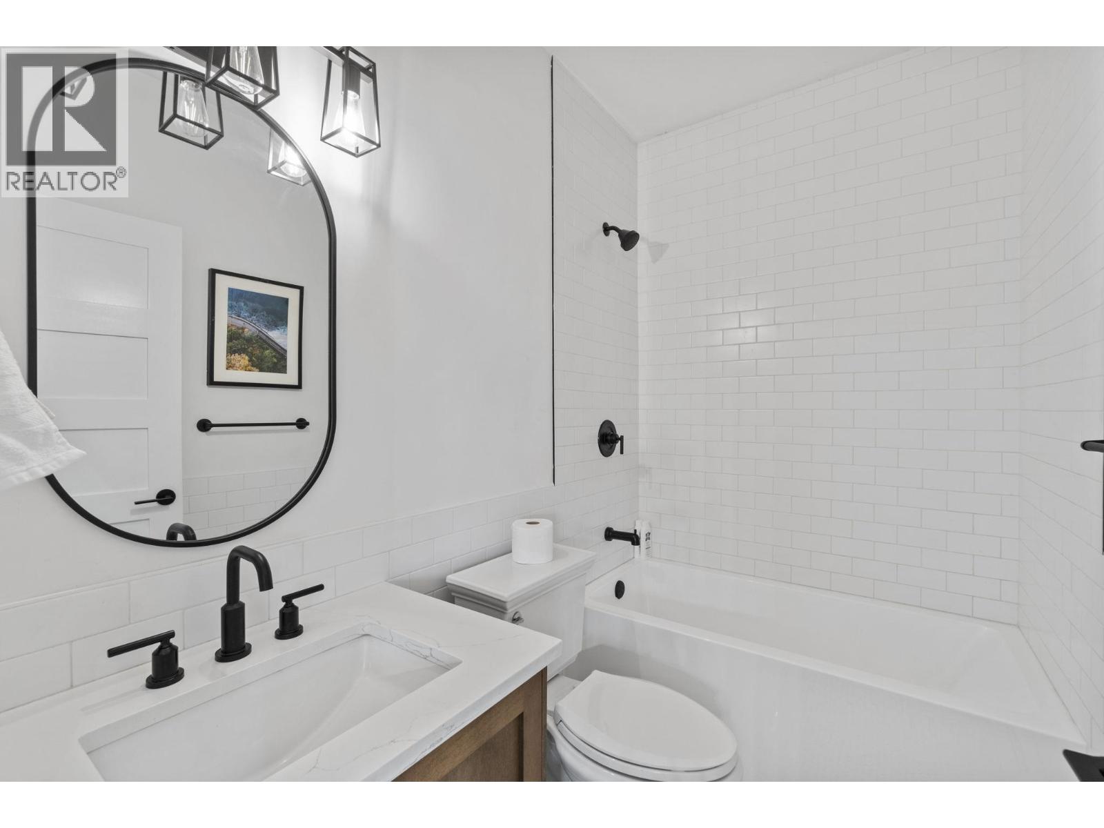 7 Bed, 5 Bath House for Sale in Vancouver – 2072 KITCHENER STREET, Vancouver – MLS# R3129363 - Image 32