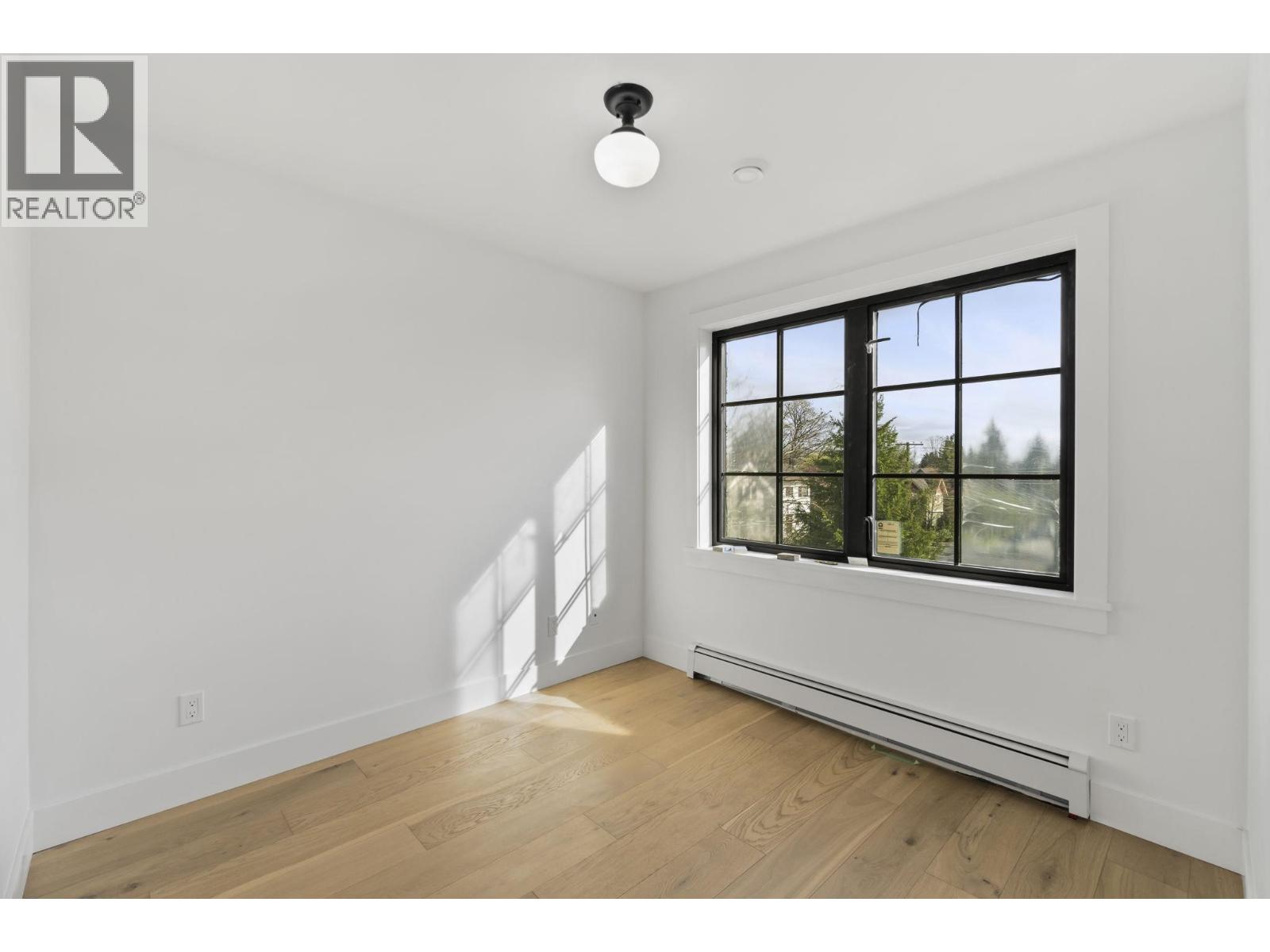 7 Bed, 5 Bath House for Sale in Vancouver – 2072 KITCHENER STREET, Vancouver – MLS# R3129363 - Image 26