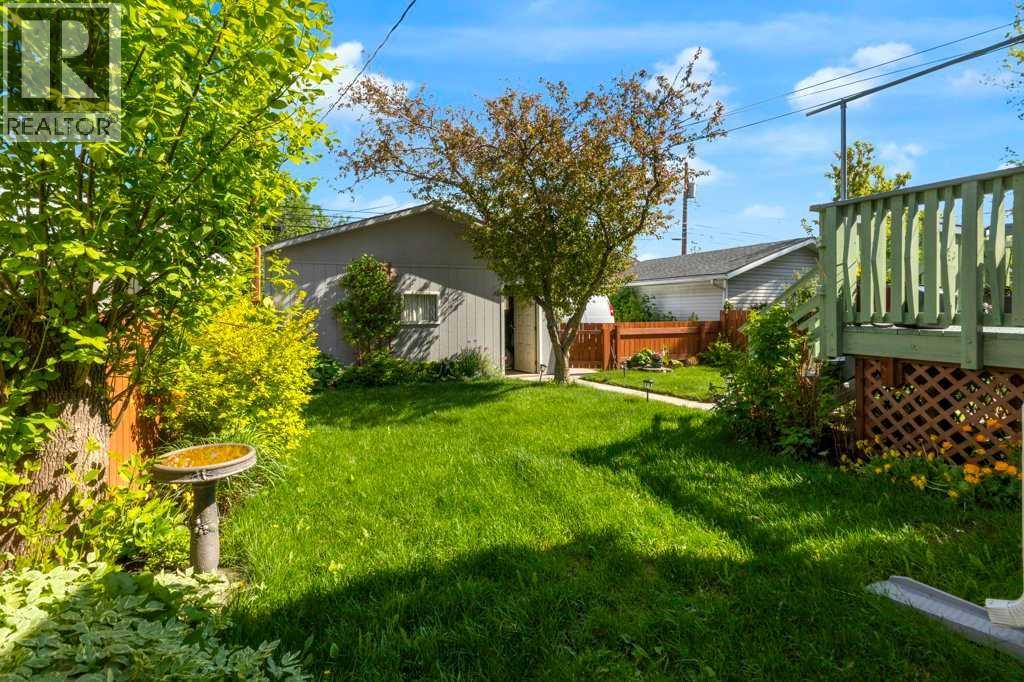 326 8 Avenue NE - 25