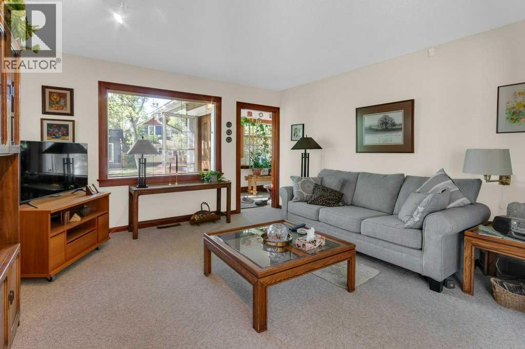 326 8 Avenue NE - 5