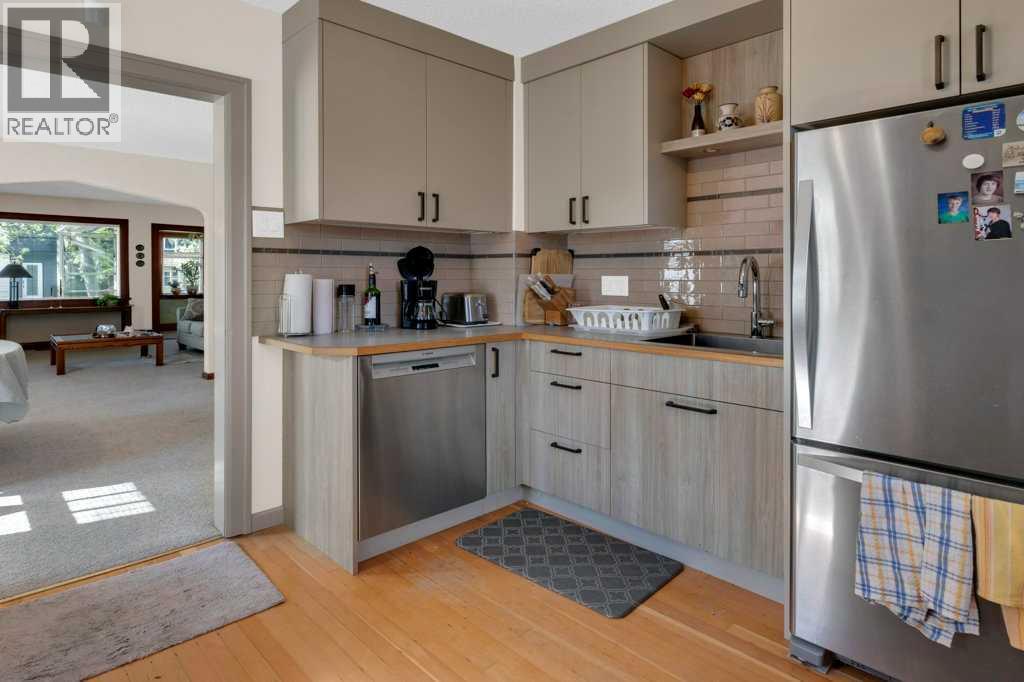 326 8 Avenue NE - 10