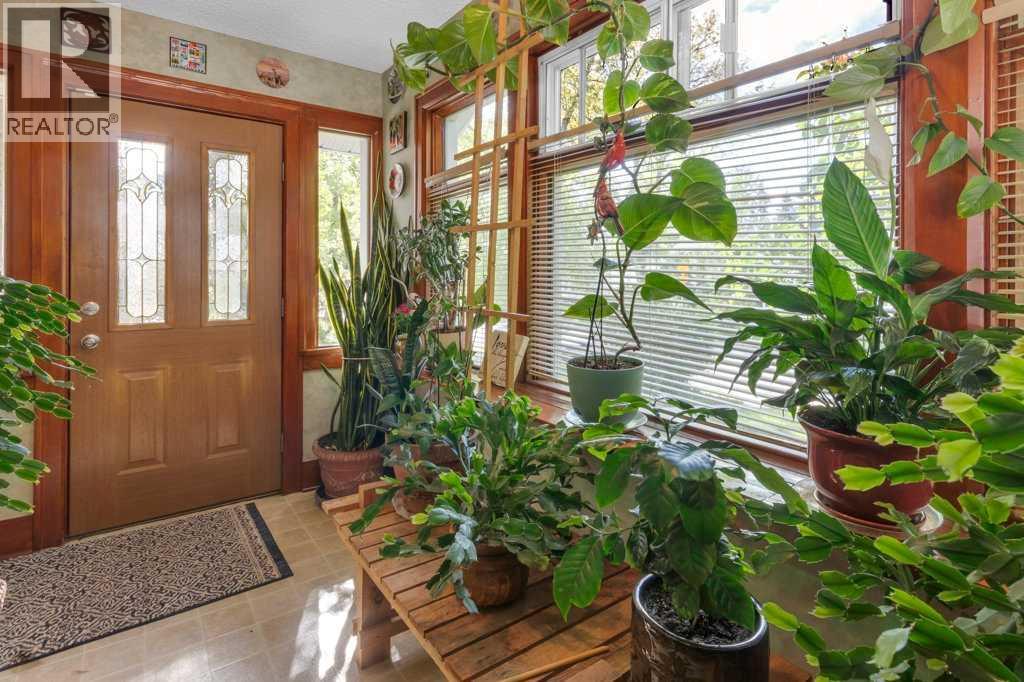326 8 Avenue NE - Image 2