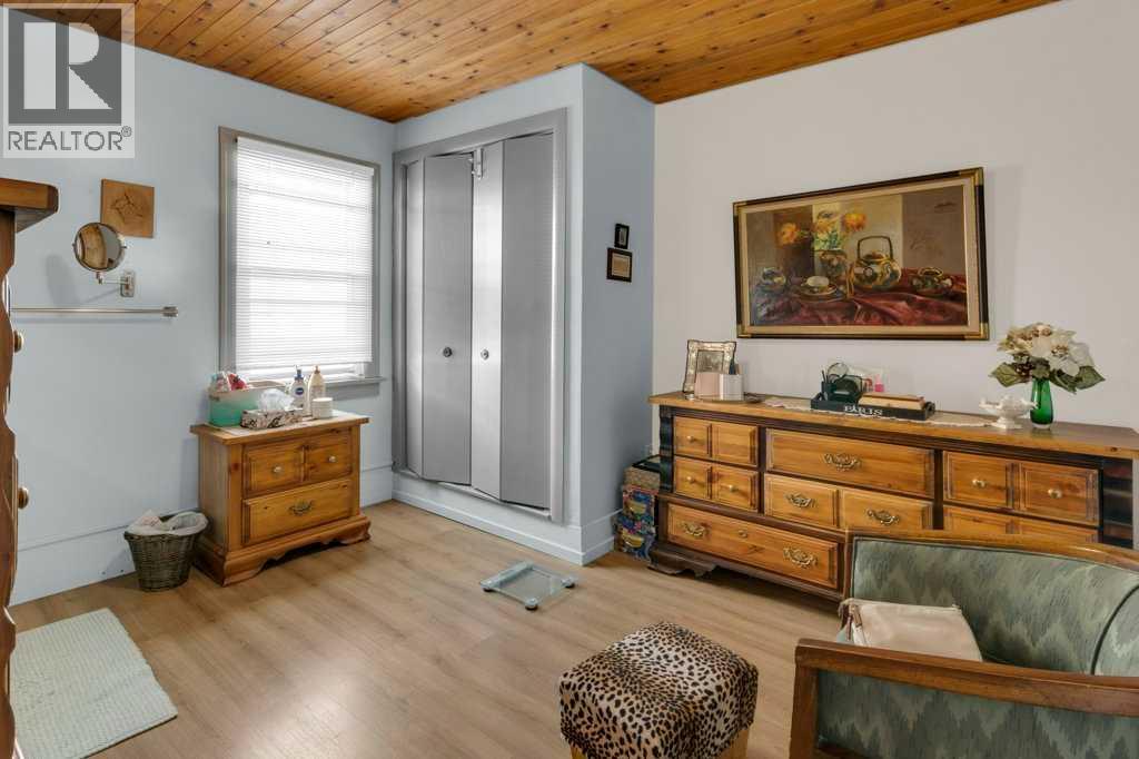 326 8 Avenue NE - 15
