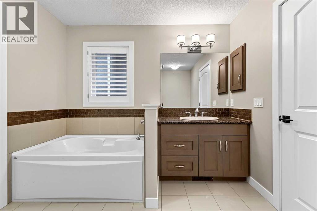 68 Westland Crescent SW - 31