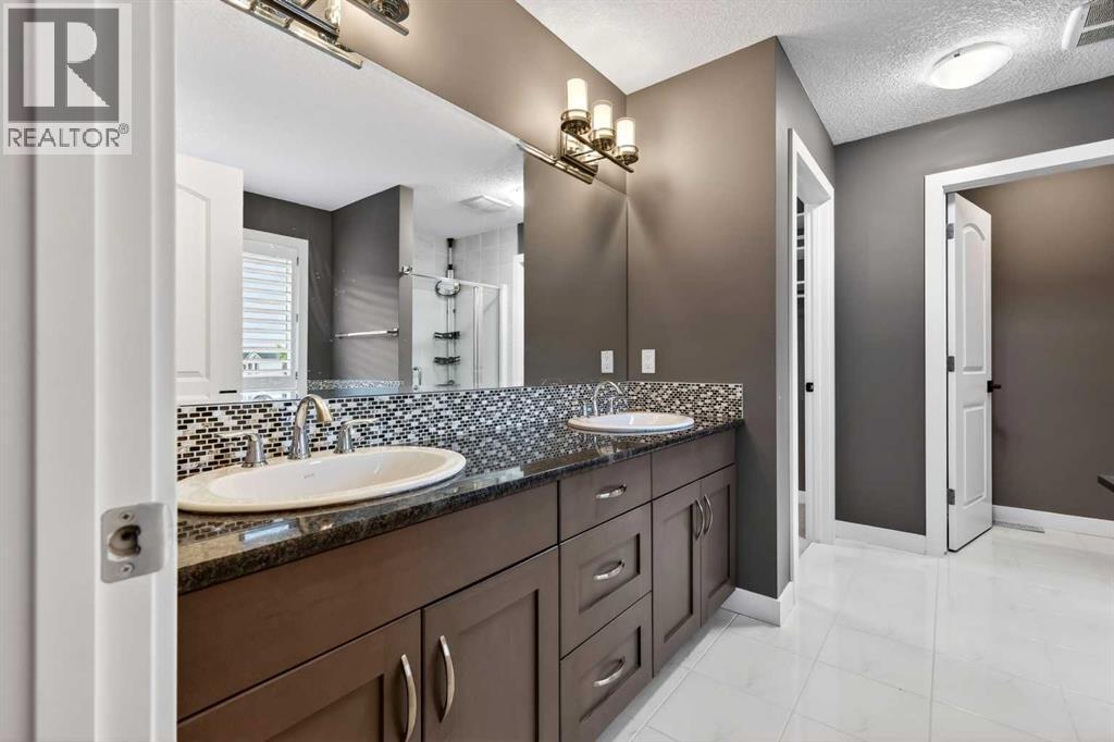 68 Westland Crescent SW - 34