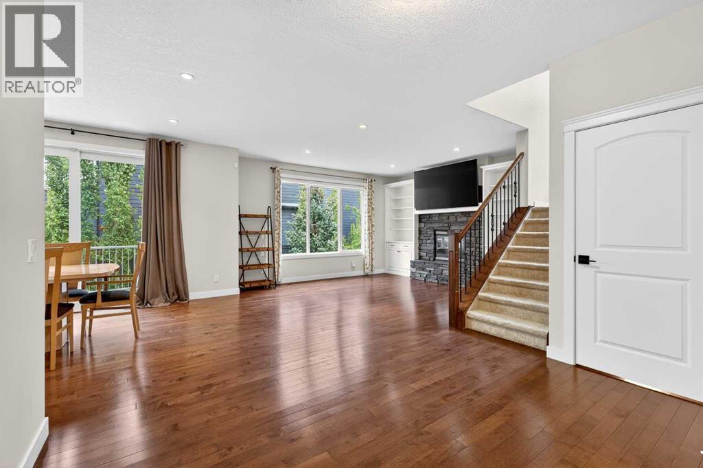 68 Westland Crescent SW - 4