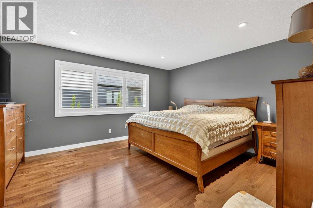 68 Westland Crescent SW - 33