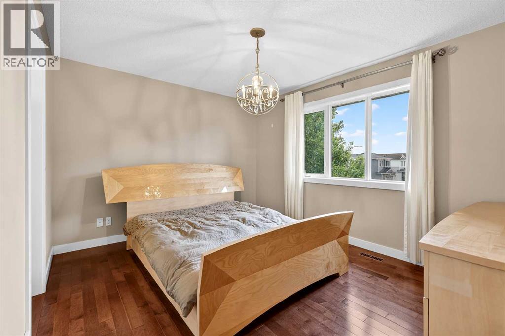 68 Westland Crescent SW - 28