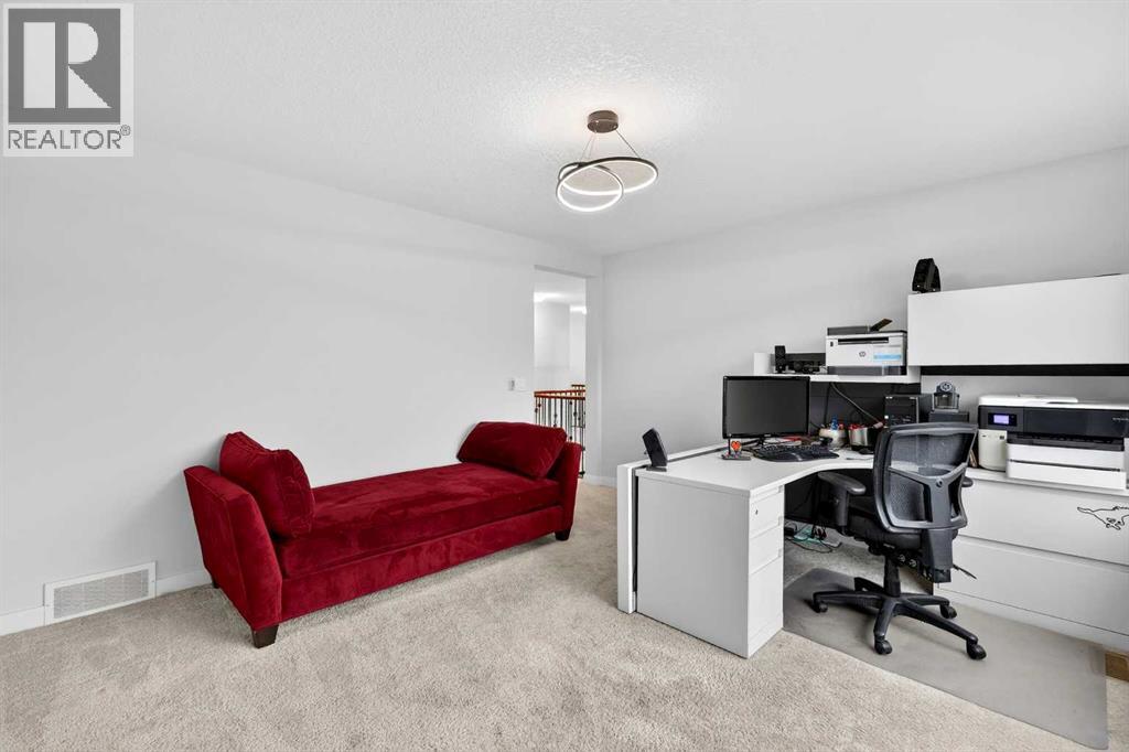 68 Westland Crescent SW - 26