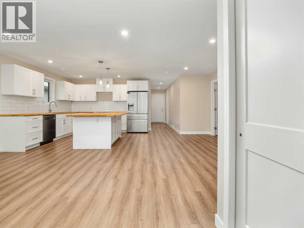 4818 72 Avenue - photo 4