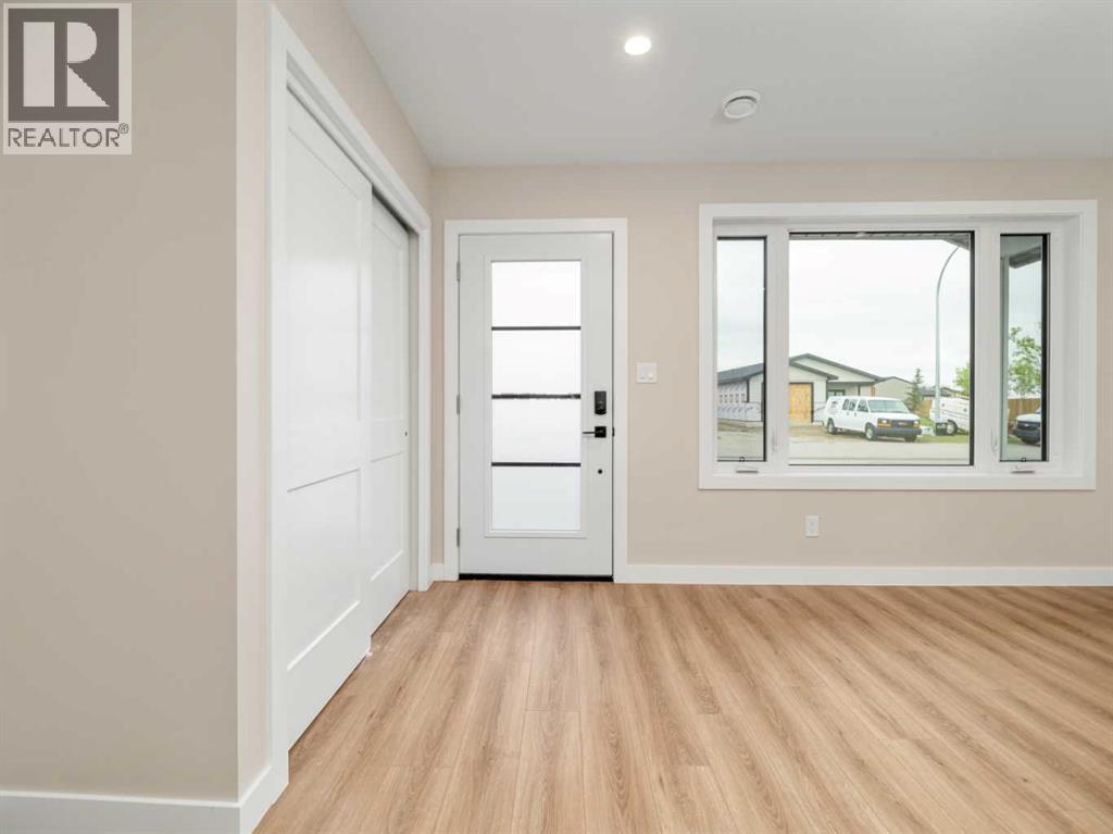 4818 72 Avenue - photo 5