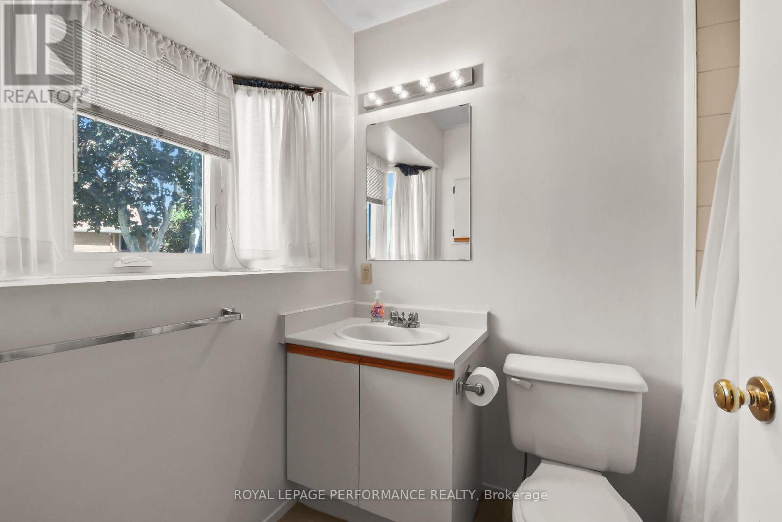 9 SADDLE CRESCENT - 19