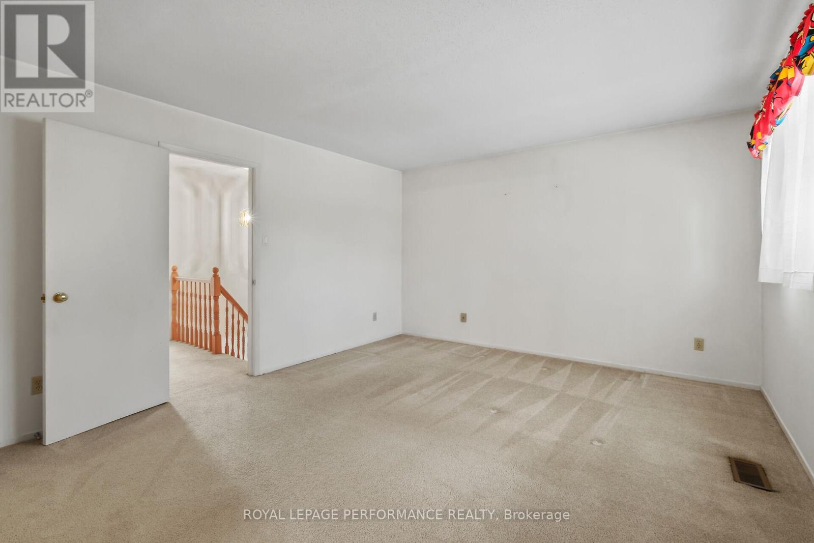 9 SADDLE CRESCENT - 27