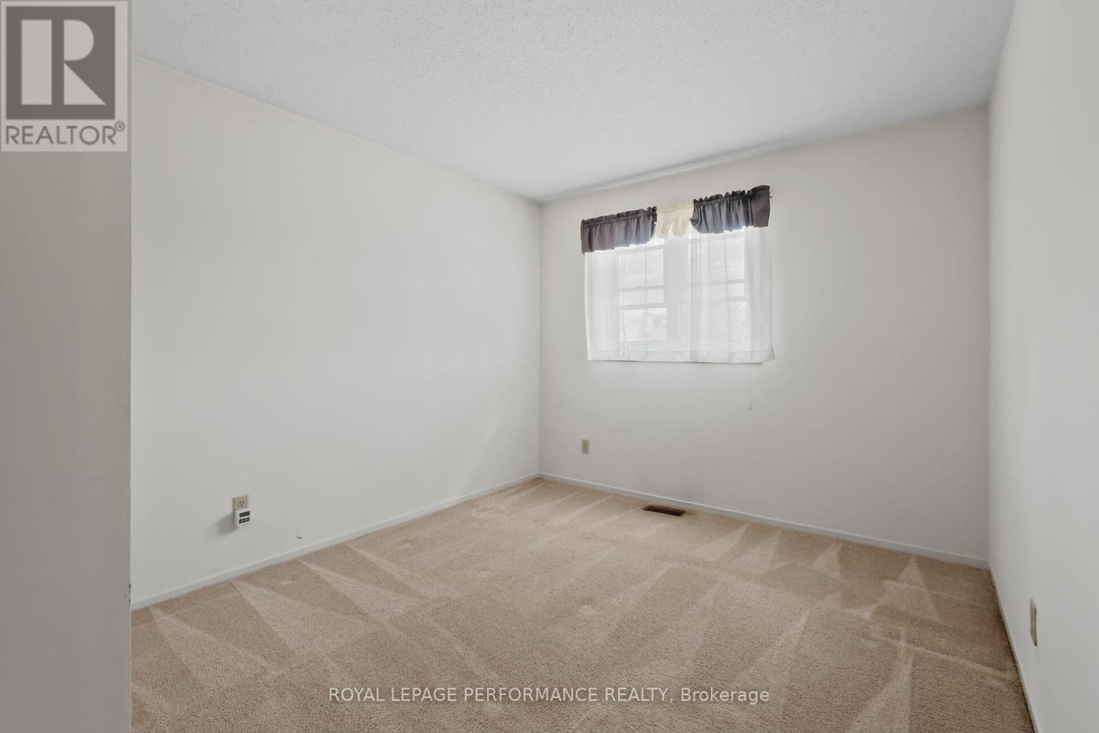 9 SADDLE CRESCENT - 24
