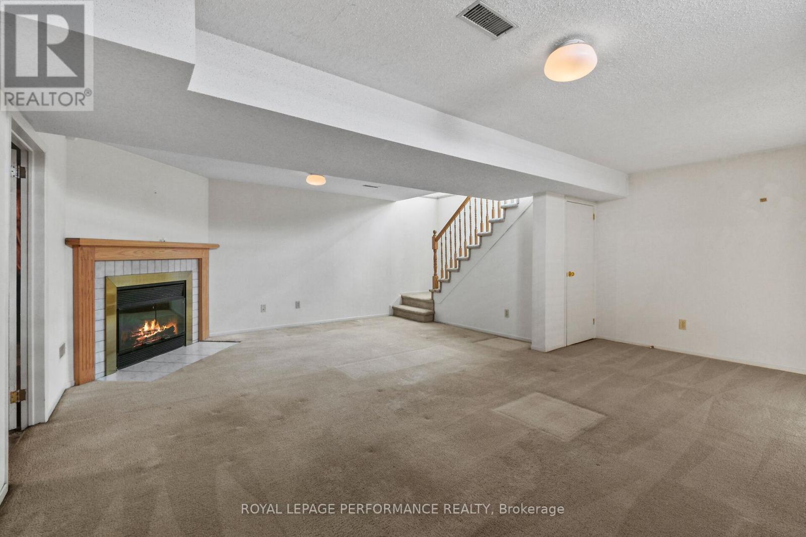 9 SADDLE CRESCENT - 29