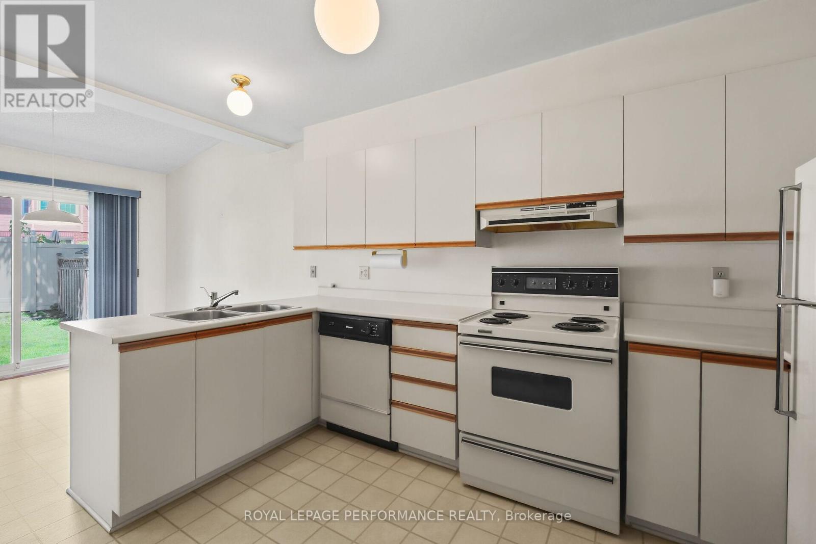 9 SADDLE CRESCENT - 9