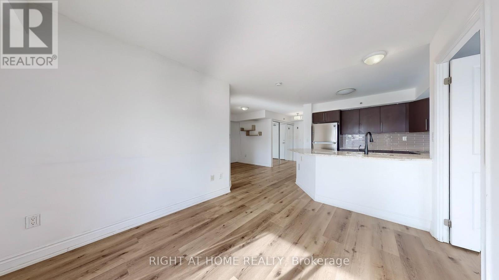 #212 760 SHEPPARD AVENUE W - 11