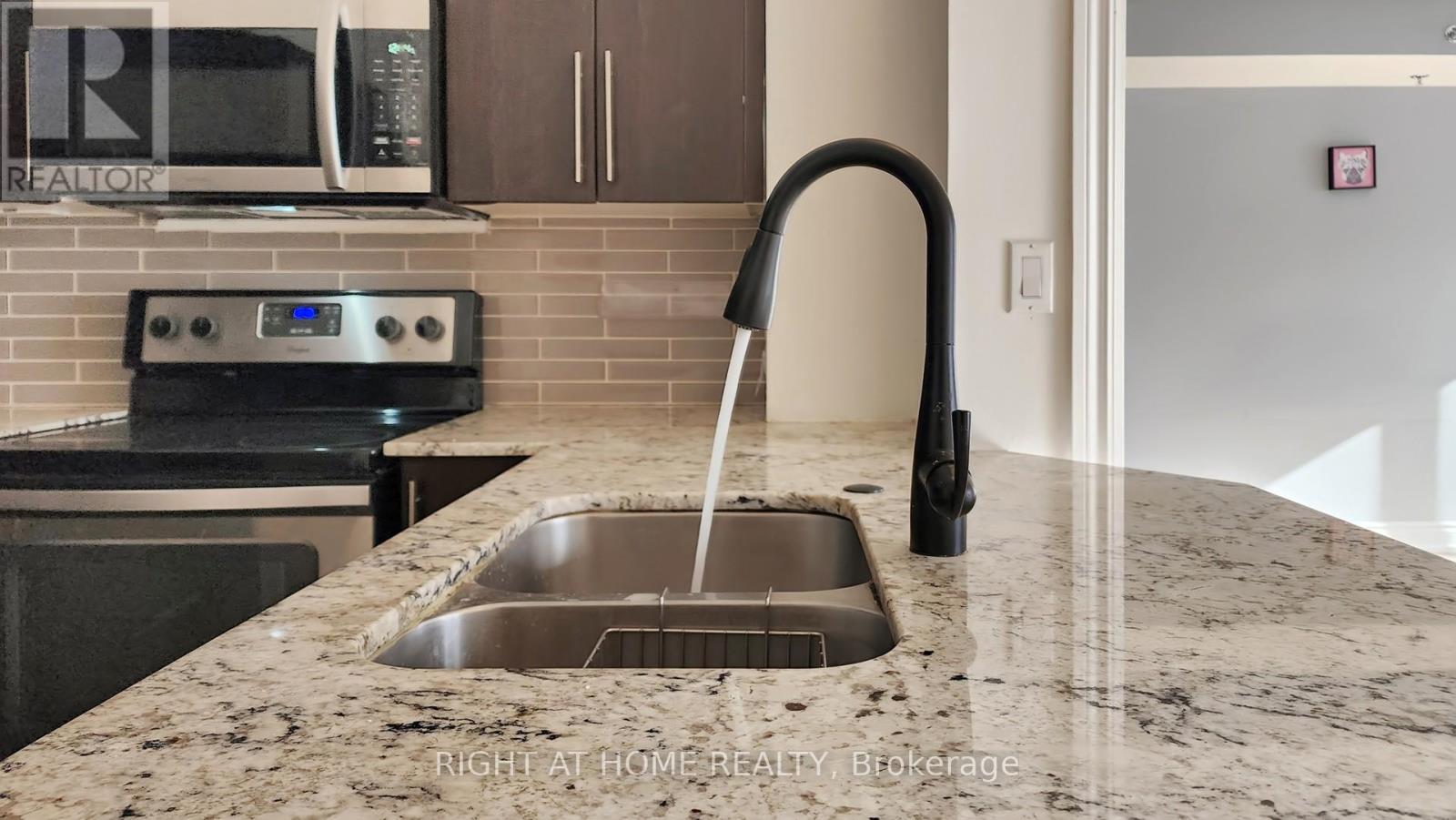 #212 760 SHEPPARD AVENUE W - 18