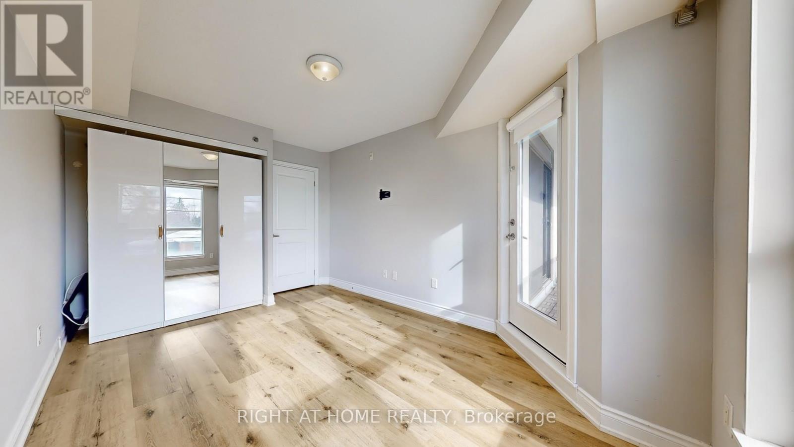 #212 760 SHEPPARD AVENUE W - 24