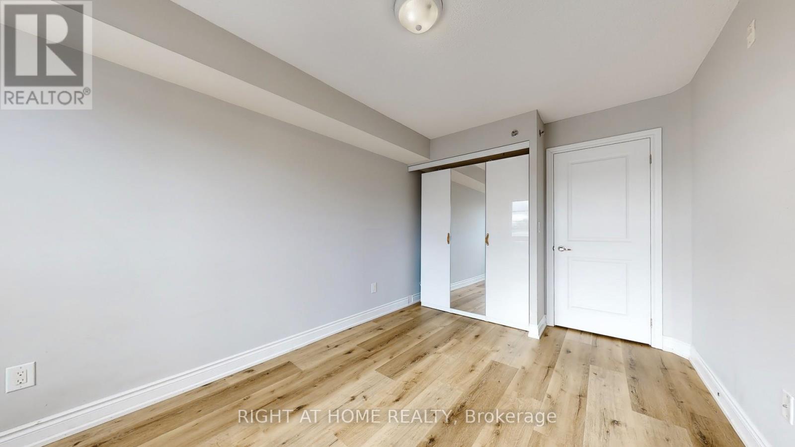 #212 760 SHEPPARD AVENUE W - 26