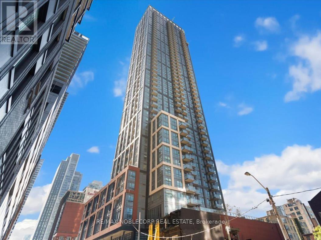 Listing photo of 712 - 108 PETER STREET