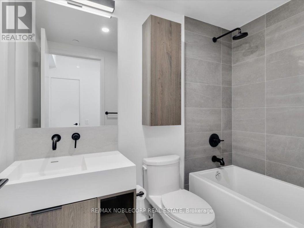 #712 108 PETER STREET - 13