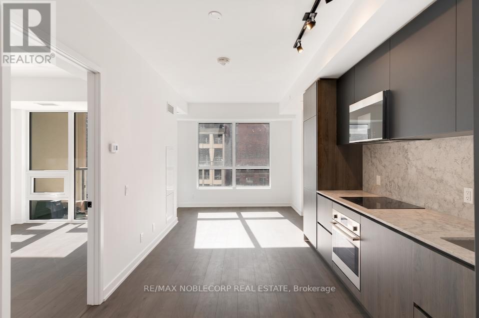 #712 108 PETER STREET - 7