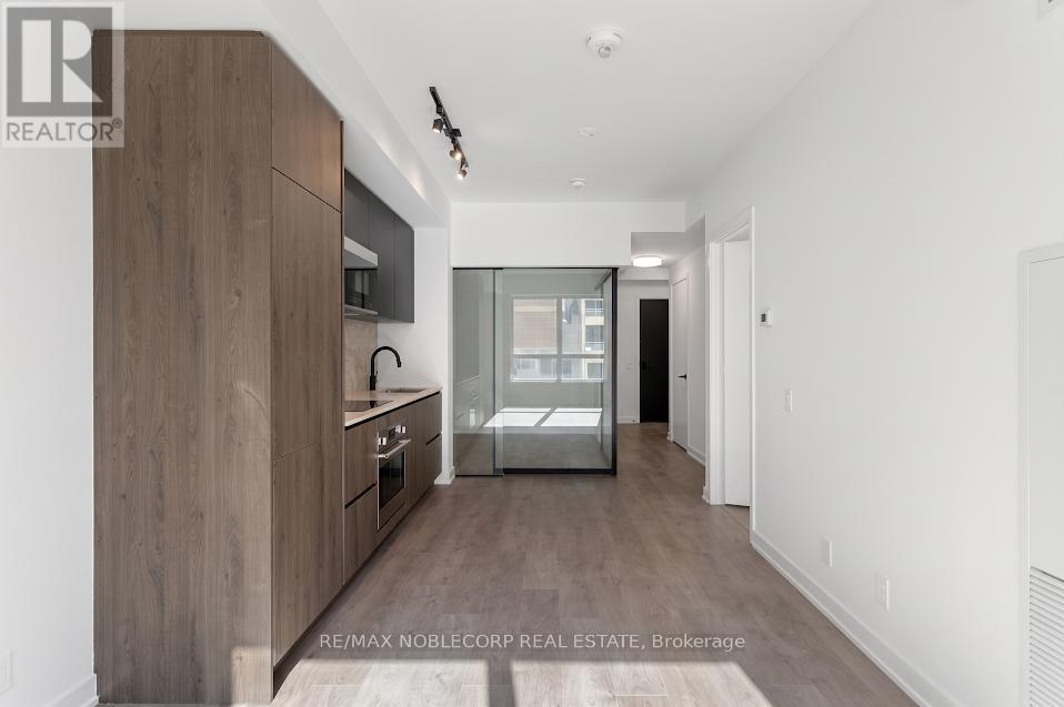 #712 108 PETER STREET - 8