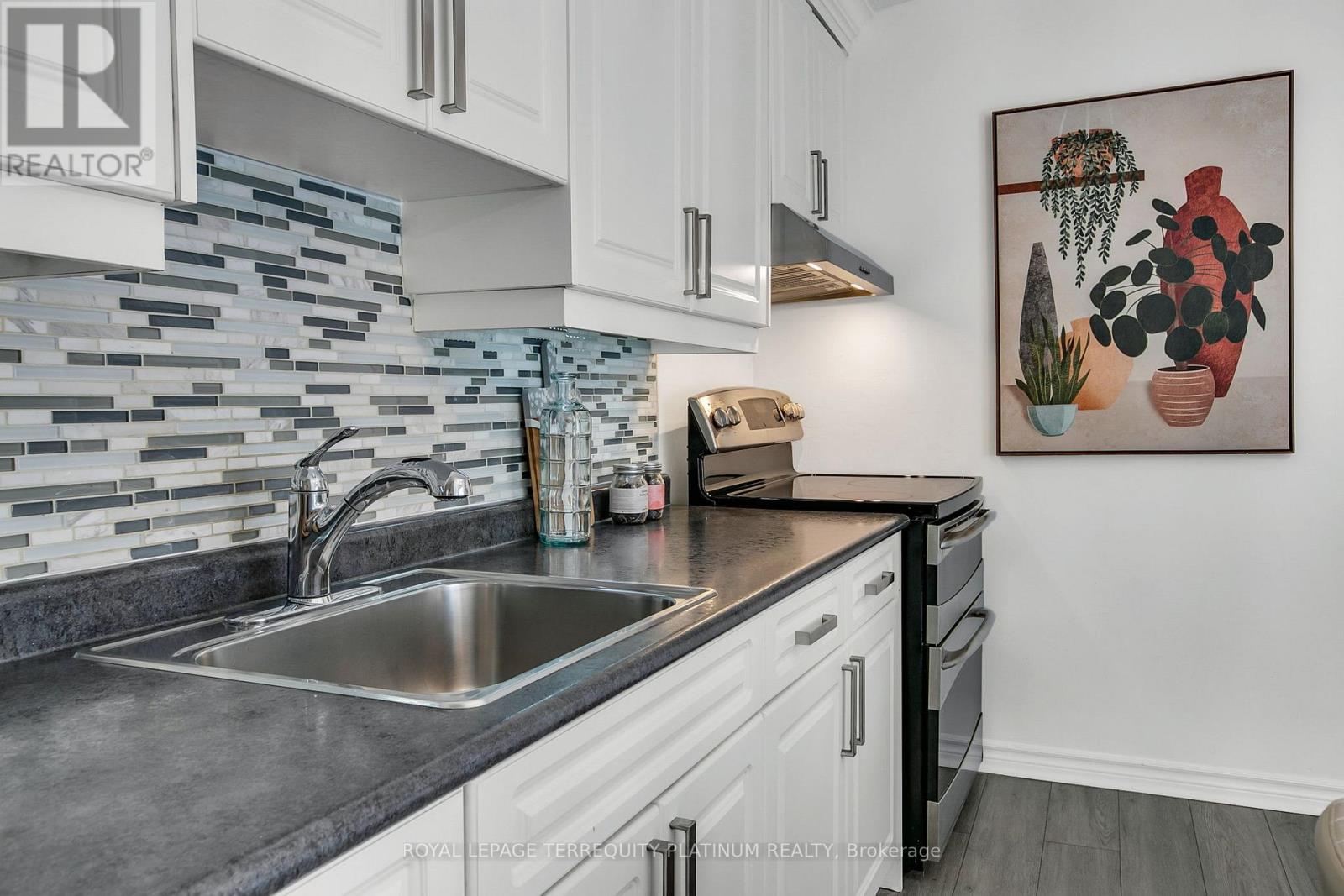 405 BROCK AVENUE - 10