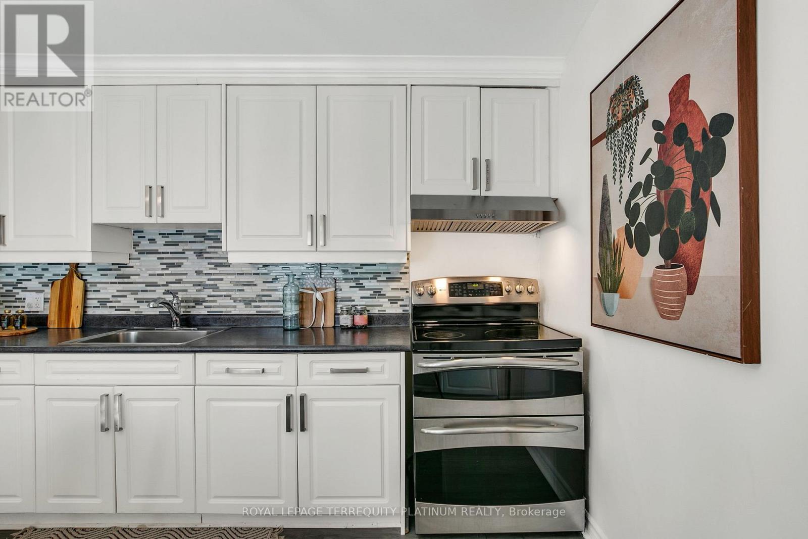405 BROCK AVENUE - 12