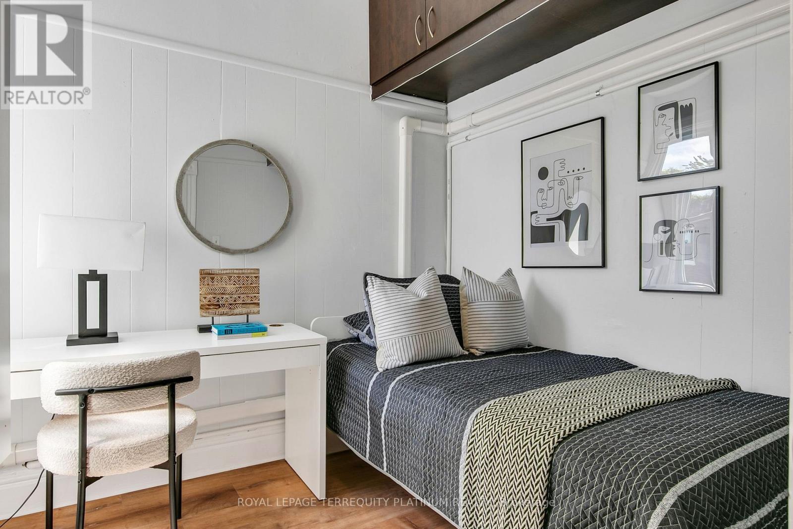 405 BROCK AVENUE - 21