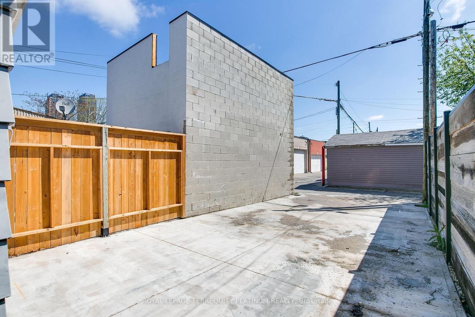 405 BROCK AVENUE - 25