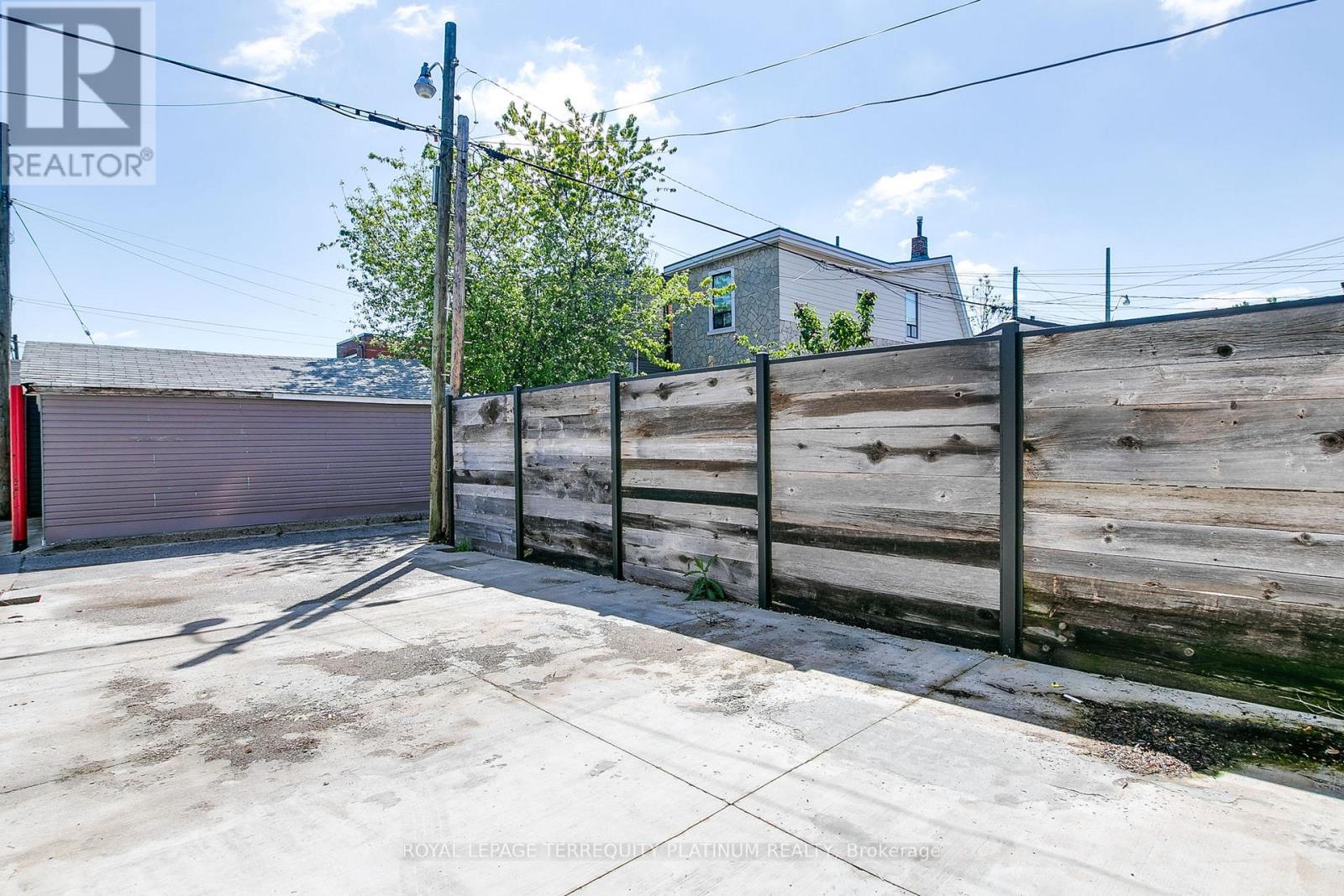 405 BROCK AVENUE - 26