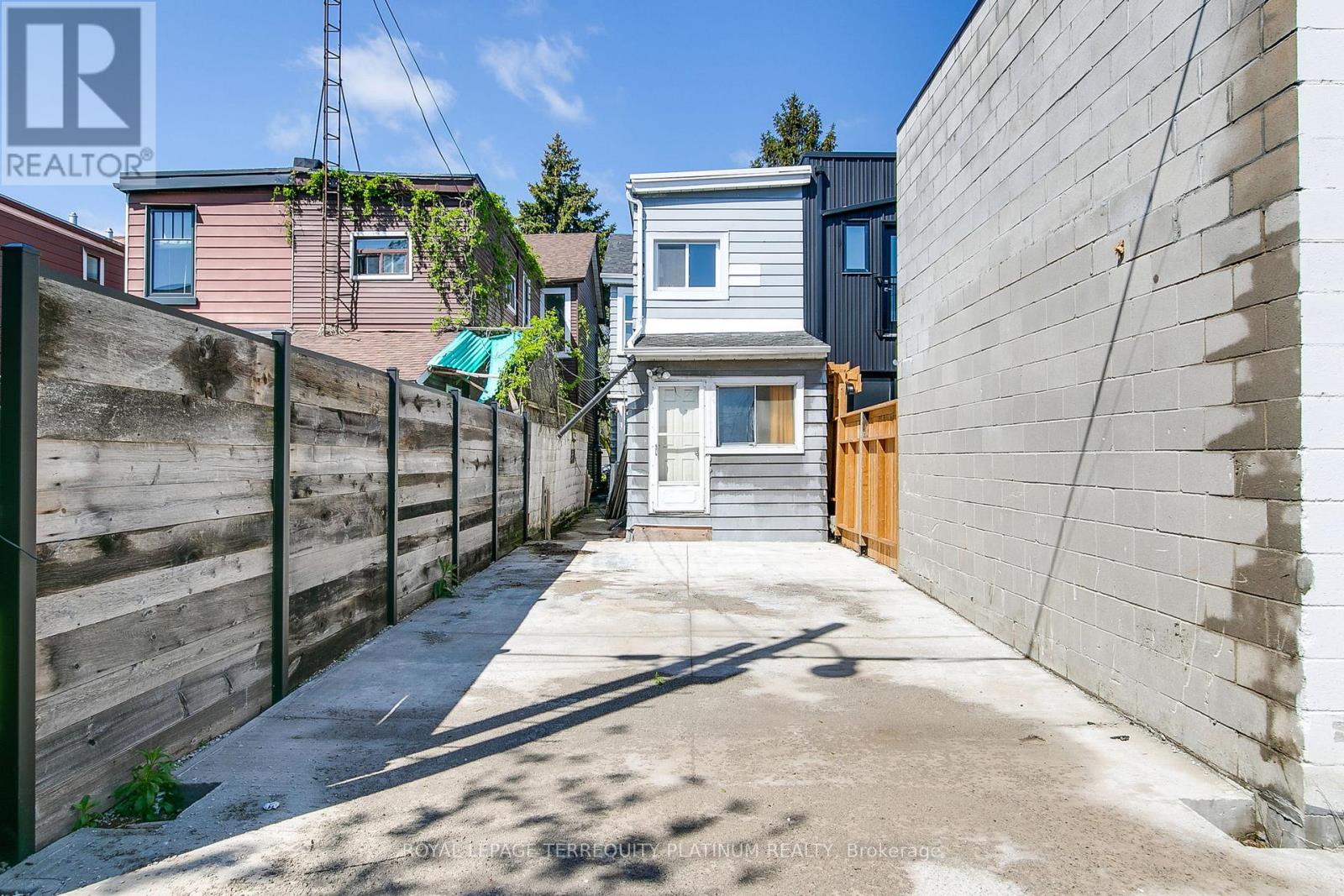 405 BROCK AVENUE - 27