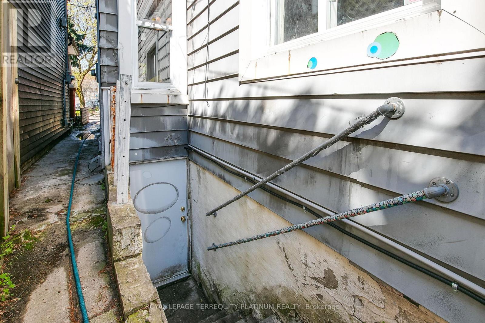 405 BROCK AVENUE - 30