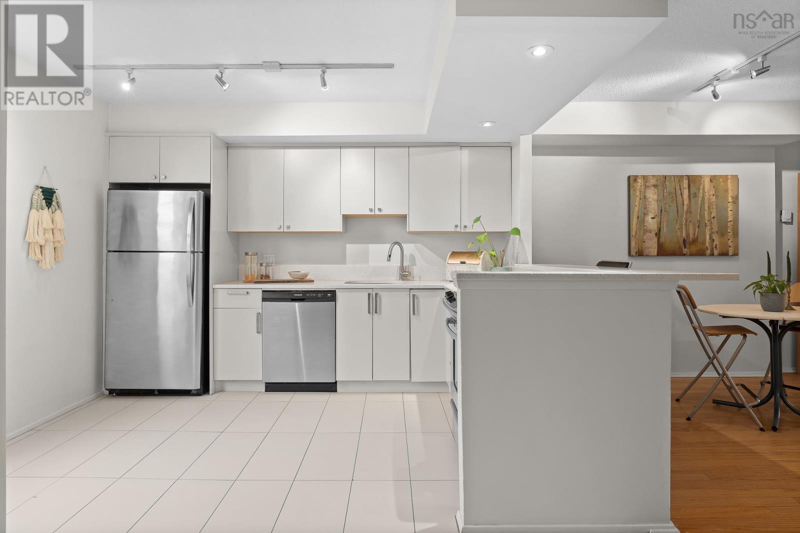 Property 31 of 41 of 40 5561 Sentinal Square