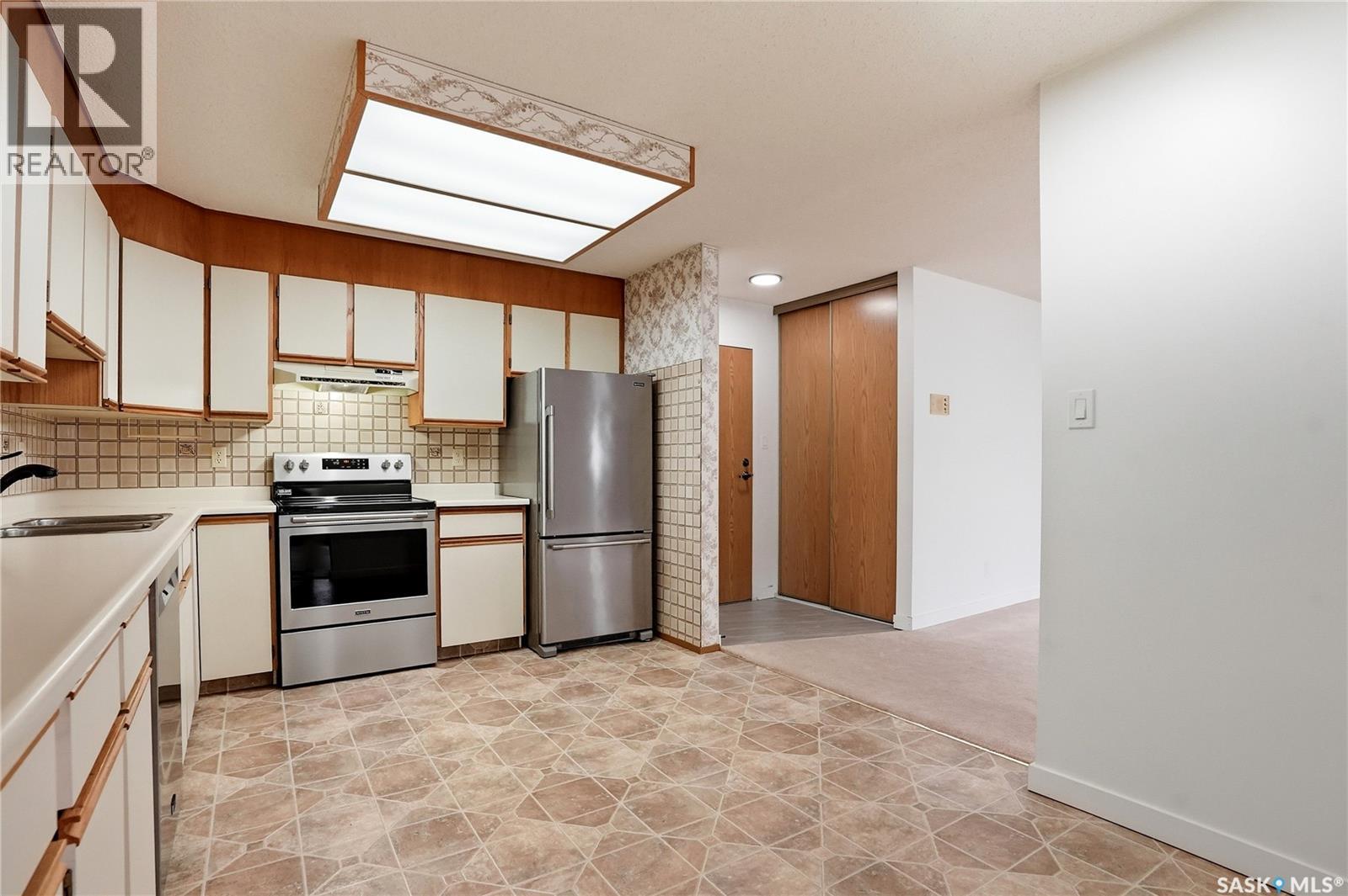 #108 525 5th AVENUE - 16