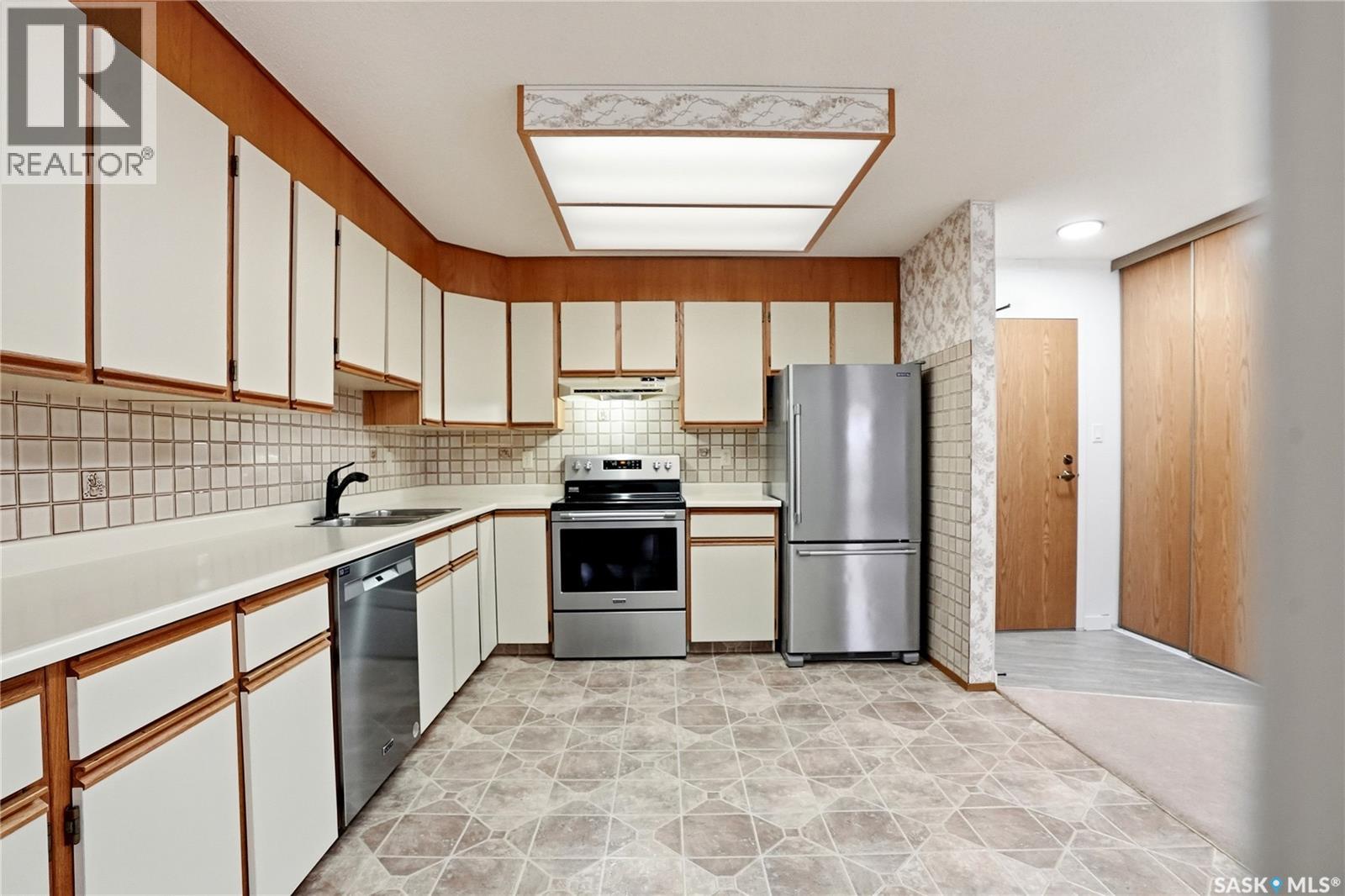 #108 525 5th AVENUE - 17