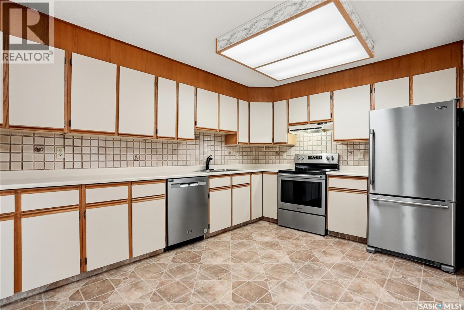 #108 525 5th AVENUE - 18