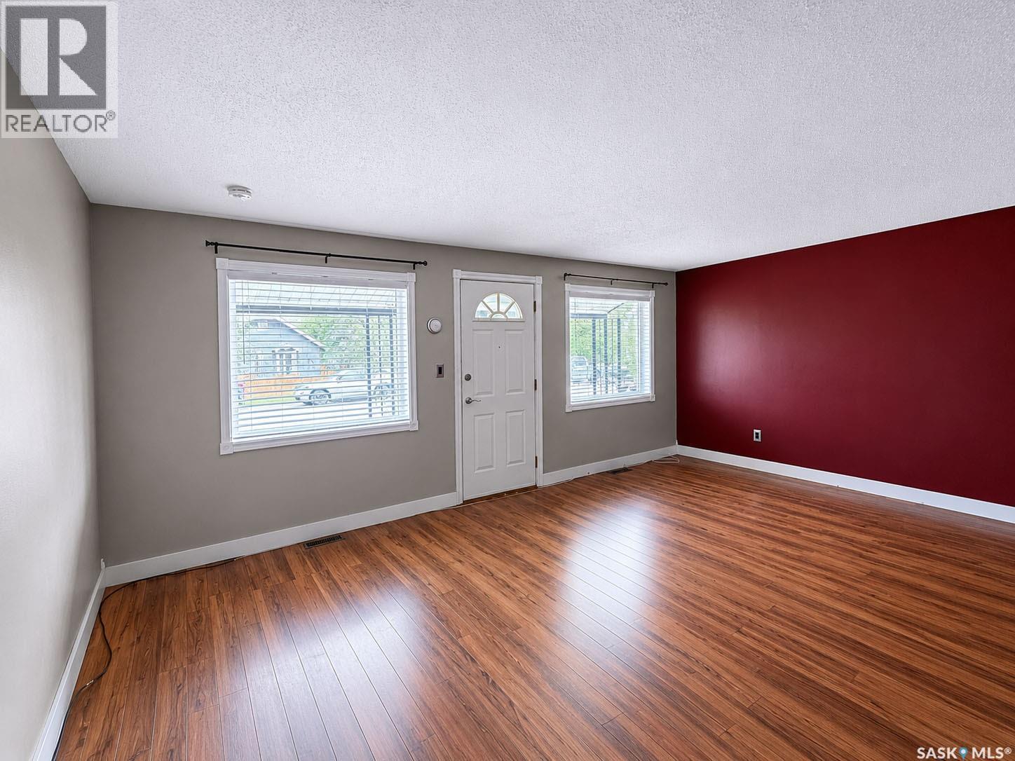 415 8th STREET E - Image 3