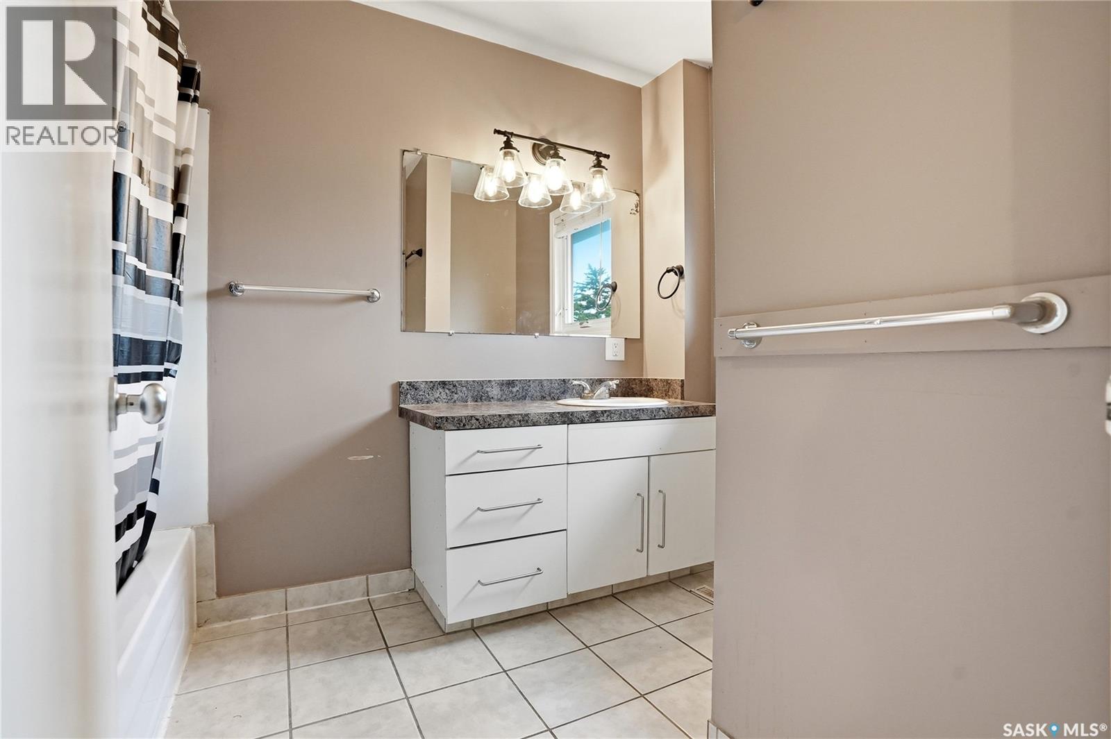 68 Carleton DRIVE - 23