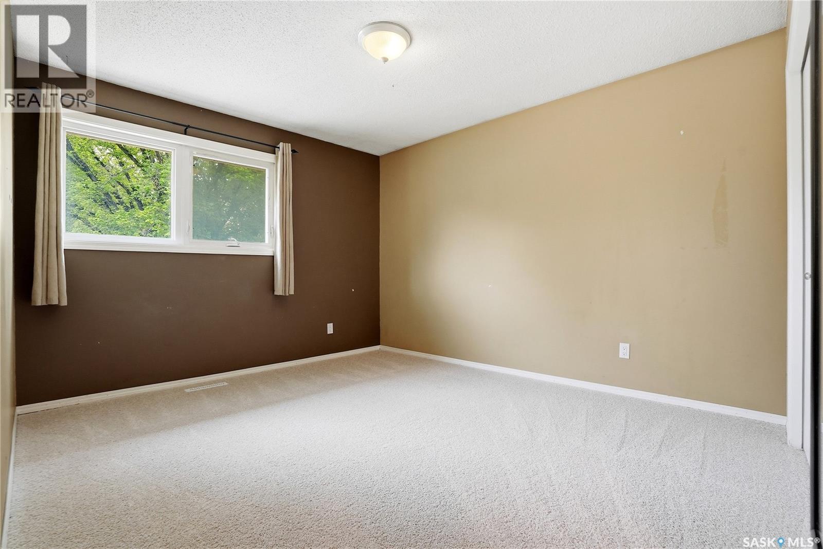 68 Carleton DRIVE - 28